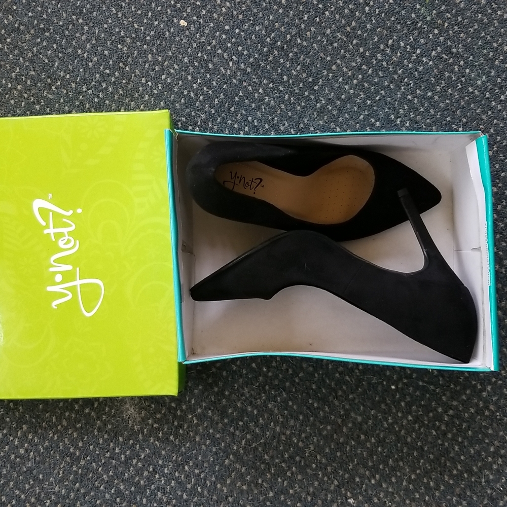 Size 8.5 women's black Y not heels